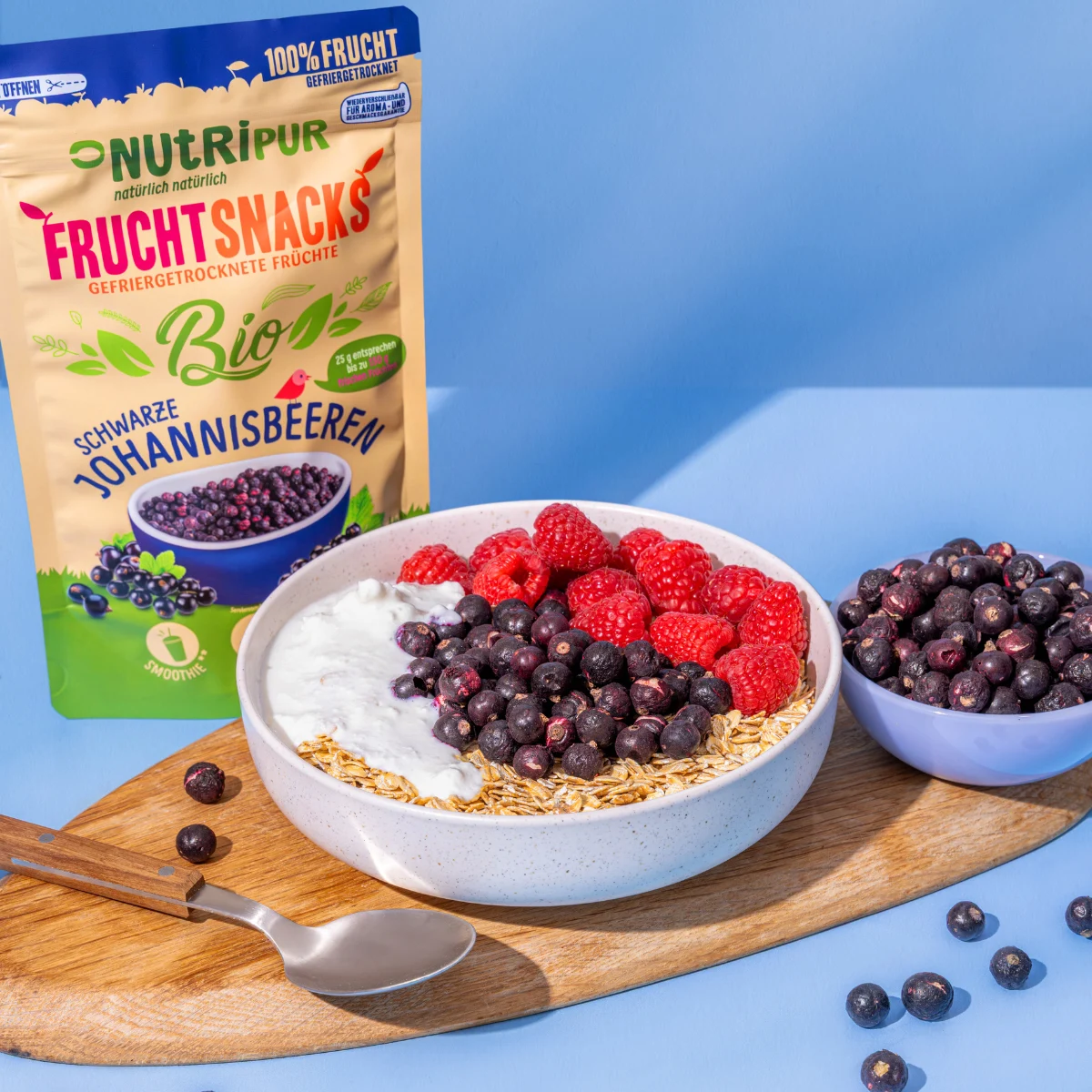 Billedet viser frysetørrede solbær i müsli