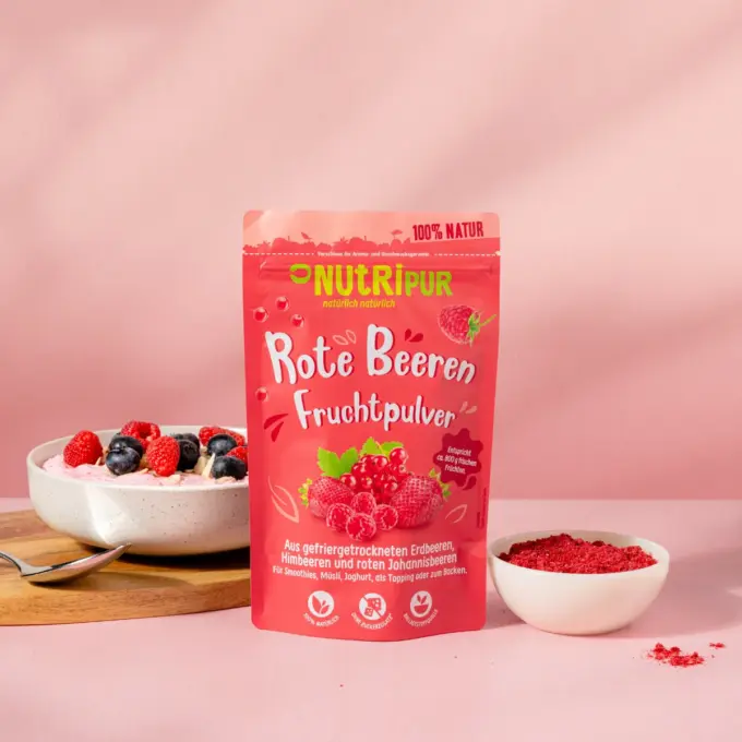 Billedet viser det frysetørrede frugtpulver med Røde Bær anvendt som dessert.