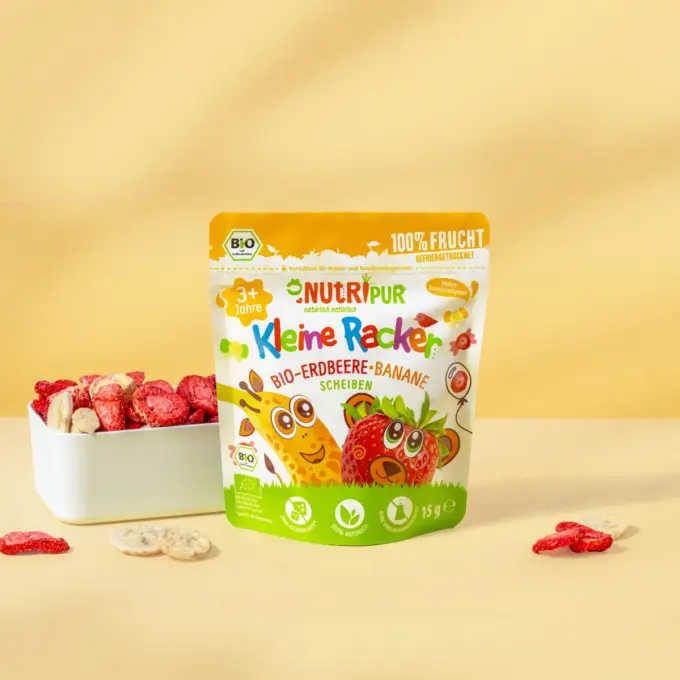 Detaljebillede af emballagen til NutriPurs økologiske “Lille Spilopmager” med jordbær-banan.