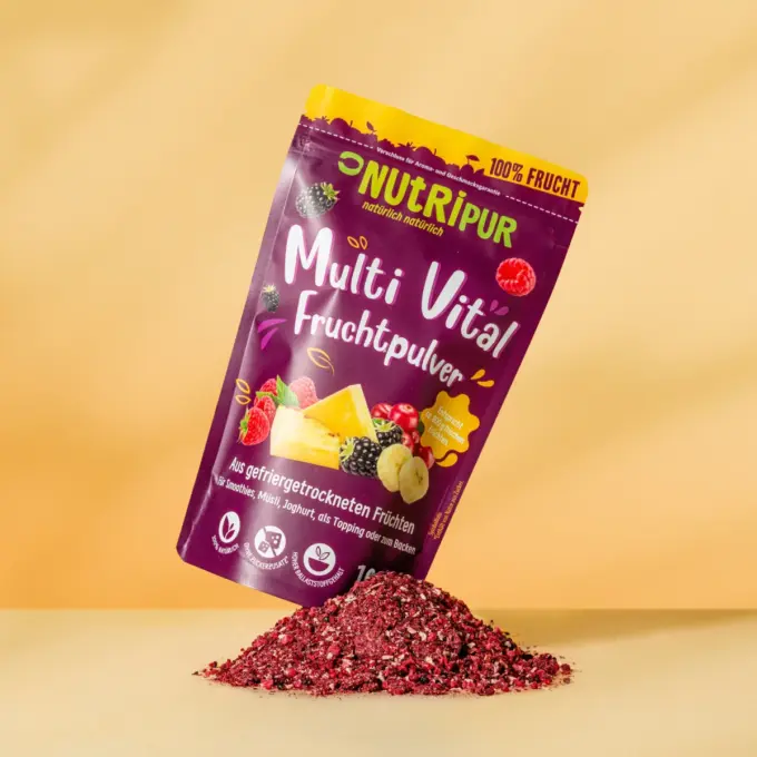 Detaljebillede af emballagen og det frysetørrede frugtpulver “Multi Vital”.