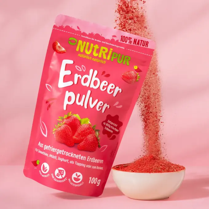 Detaljebillede af emballagen og det frysetørrede jordbærpulver.