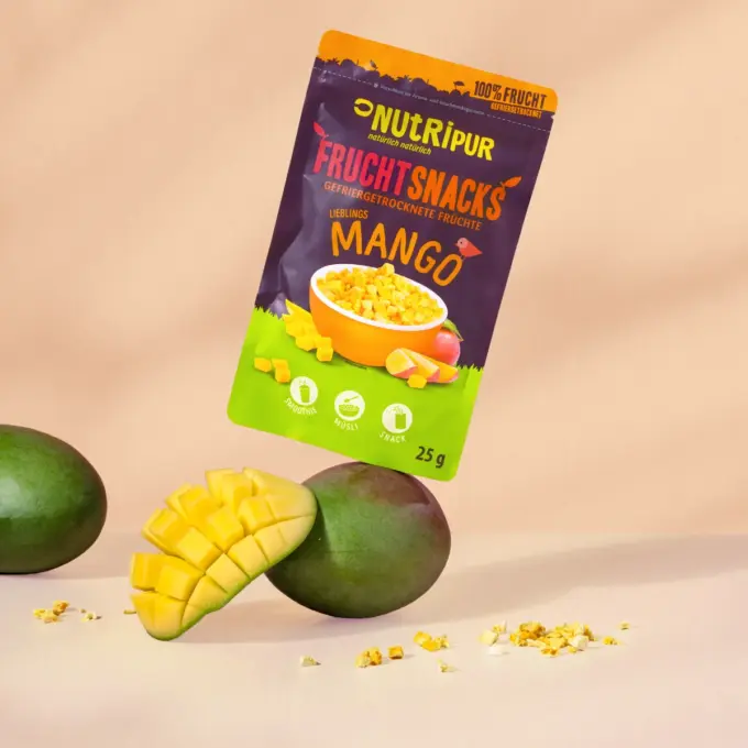 Detaljebillede af emballagen og den frysetørrede mango