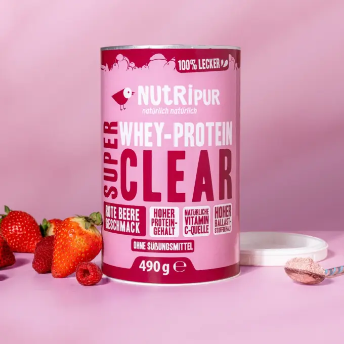 Detaljebillede af emballagen og SuperClear Proteinpulver Red Berry