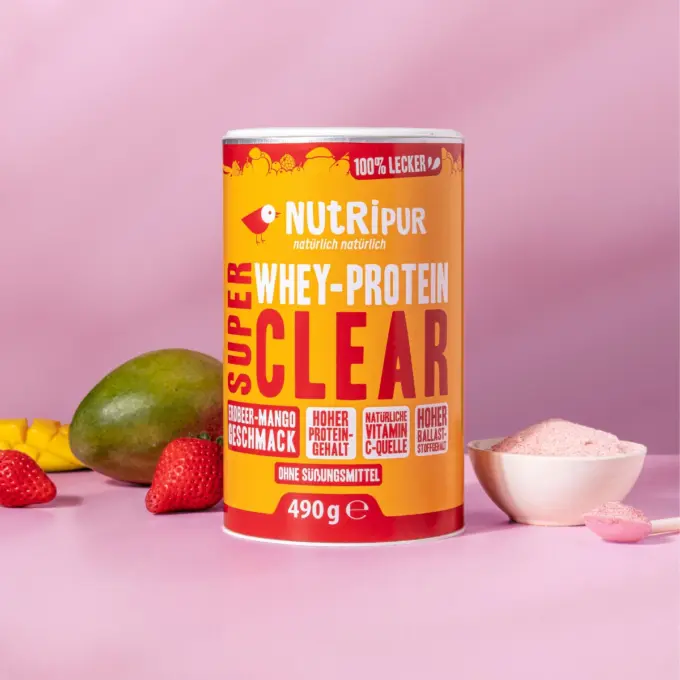 Detaljebillede af emballagen og SuperClear Proteinpulver med jordbær- og mangosmag