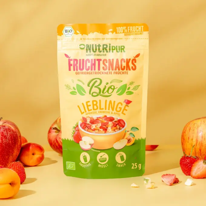 Detaljebillede af emballagen og den frysetørrede frugtblanding “Økologiske Favoritter’’.