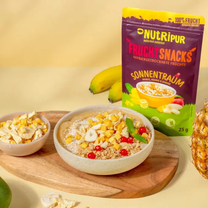 Billedet viser den frysetørrede frugtblanding “Sun Dream” i müsli