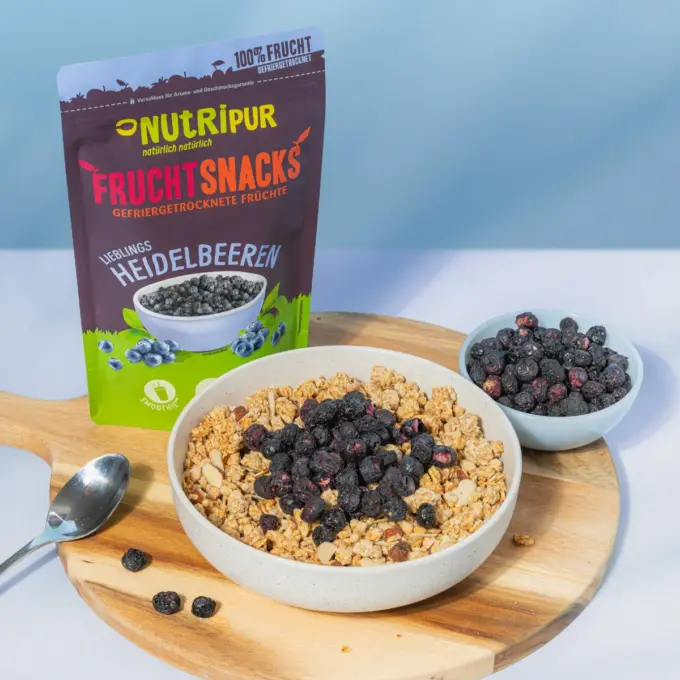 Billedet viser frysetørrede blåbær i müsli