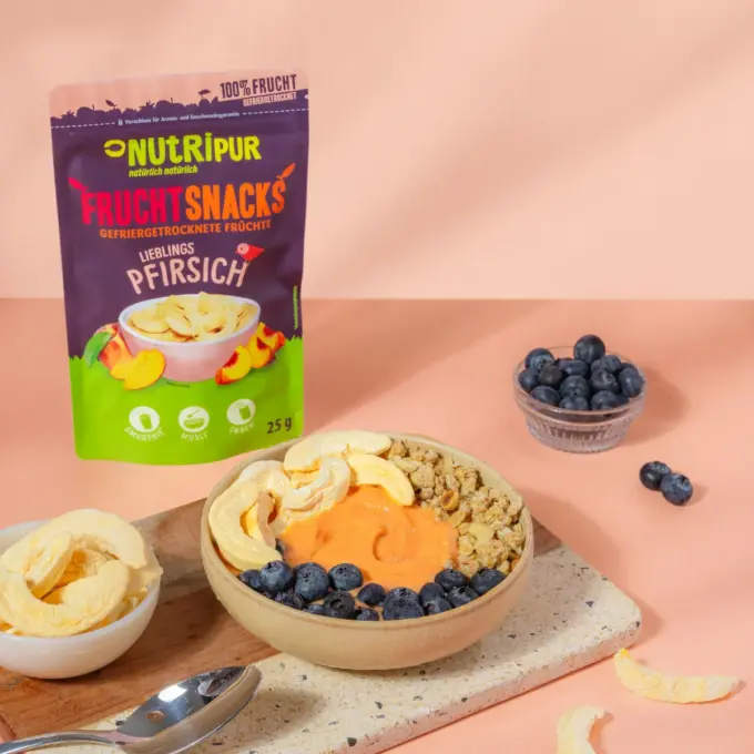 Billedet viser frysetørrede ferskner i müsli