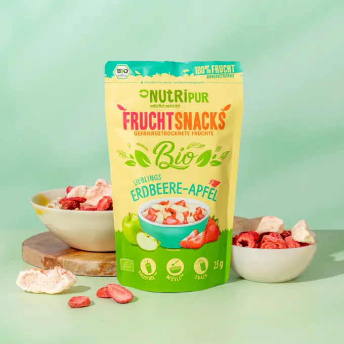Her er et produktbillede af de frysetørrede ,,Økologiske Favoritter Jordbær og Æble” fra NutriPur’.