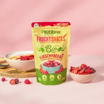 Her er et produktbillede af den frysetørrede økologiske frugtblanding med kirsebær og bær fra NutriPur.