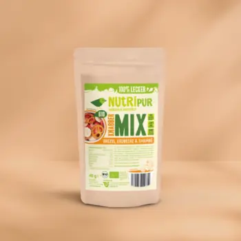 Her er et produktbillede af den økologiske “KnabberMix” med pretzels, jordbær og banan.
