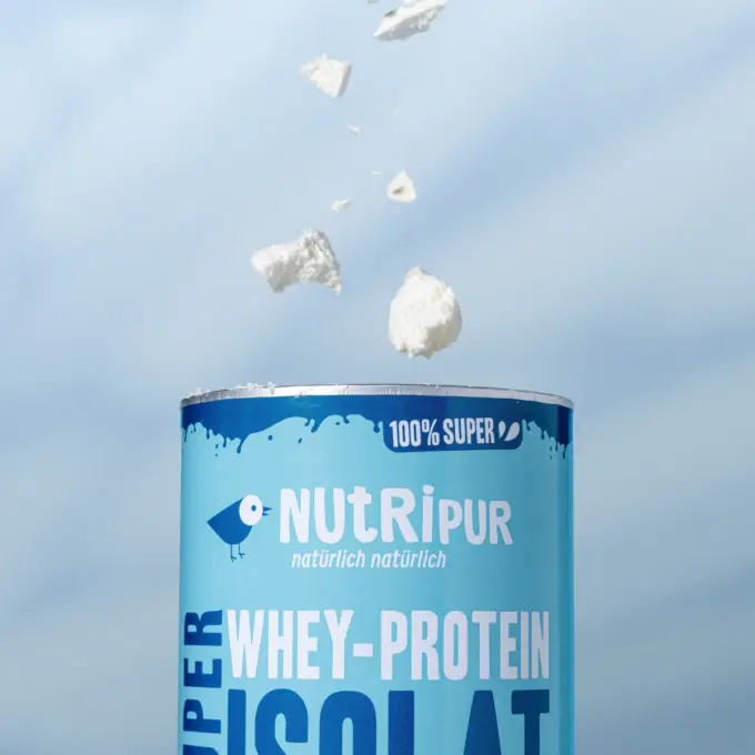 Detaljebillede af emballagen og Super Isolat Whey Proteinpulver med neutral smag