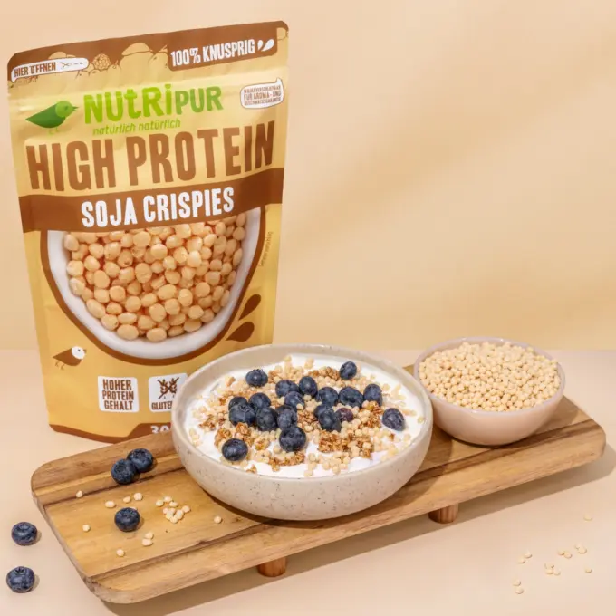 Billedet viser proteinrige sojakrispies i müsli.